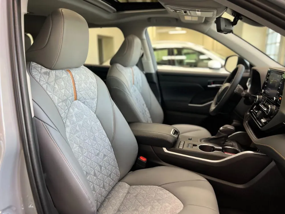 2022 Highlander Hybrid Bronze Edition Cement Colour 4 2022 Highlander Hybrid Bronze Edition Cement Colour 4